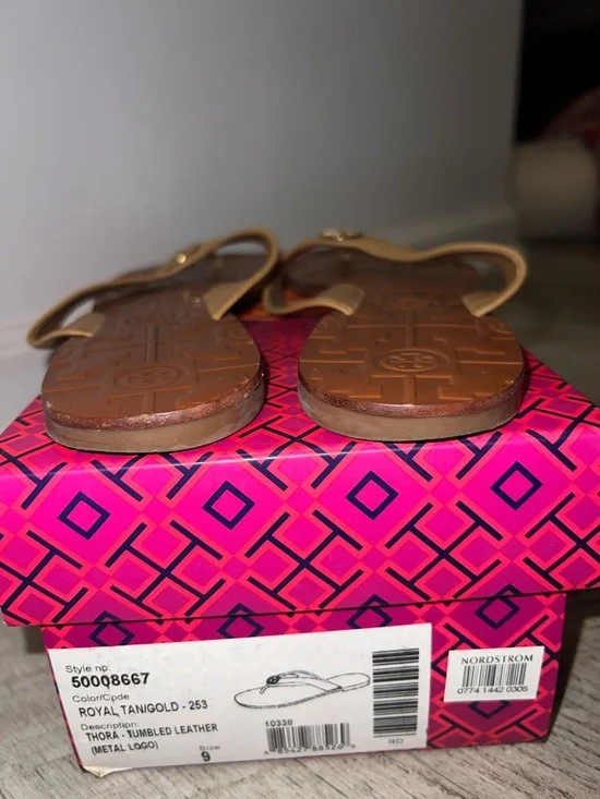 Tory Burch Tan Thora Thumbled Leather Thong Sandals with Metal Logo and Dustbag - Picture 6 of 10